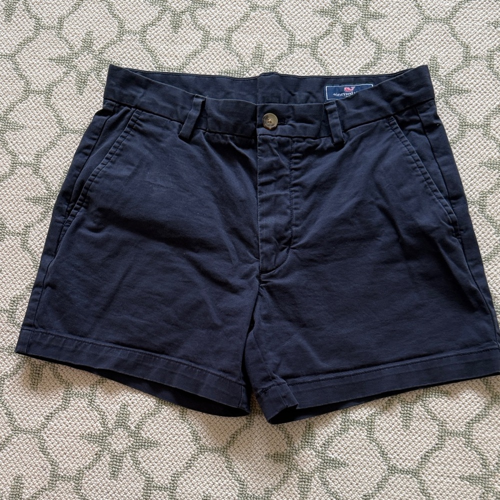 Vineyard Vines navy chino shorts size 30